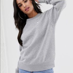 NIKE LOGO SWOOSH LIGHT GREY CREWNECK SWEATSHIRT